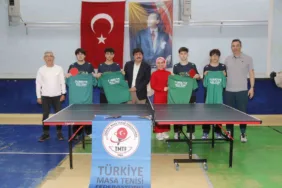 Türkiye üçüncüsü Menteşe Anadolu Lisesine federasyondan tenis masası