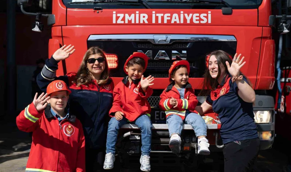 İzmir Büyükşehir Belediyesi bünyesinde görev yapan itfaiyeci anneler, Anneler Günü'nde
