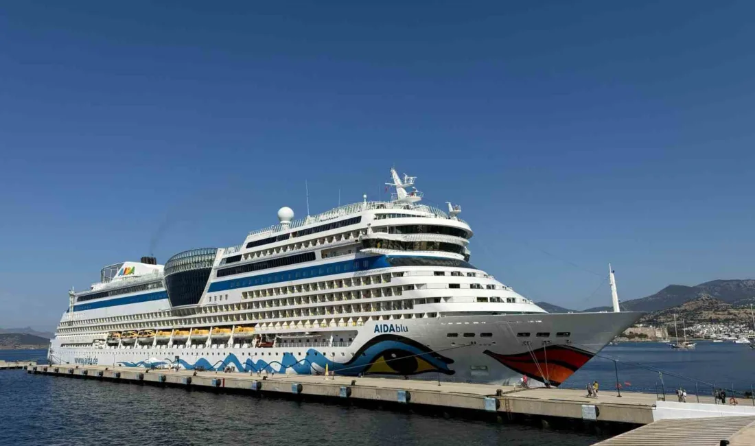 Yunanistan’ın Rodos Limanı’ndan Muğla’nın Bodrum ilçesine gelen İtalya bayraklı dev