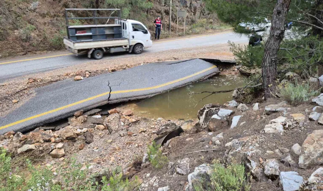 Muğla'nın Bodrum ilçesinde Torba-Gölköy yolundaki ana isale hattının patlaması sonucu