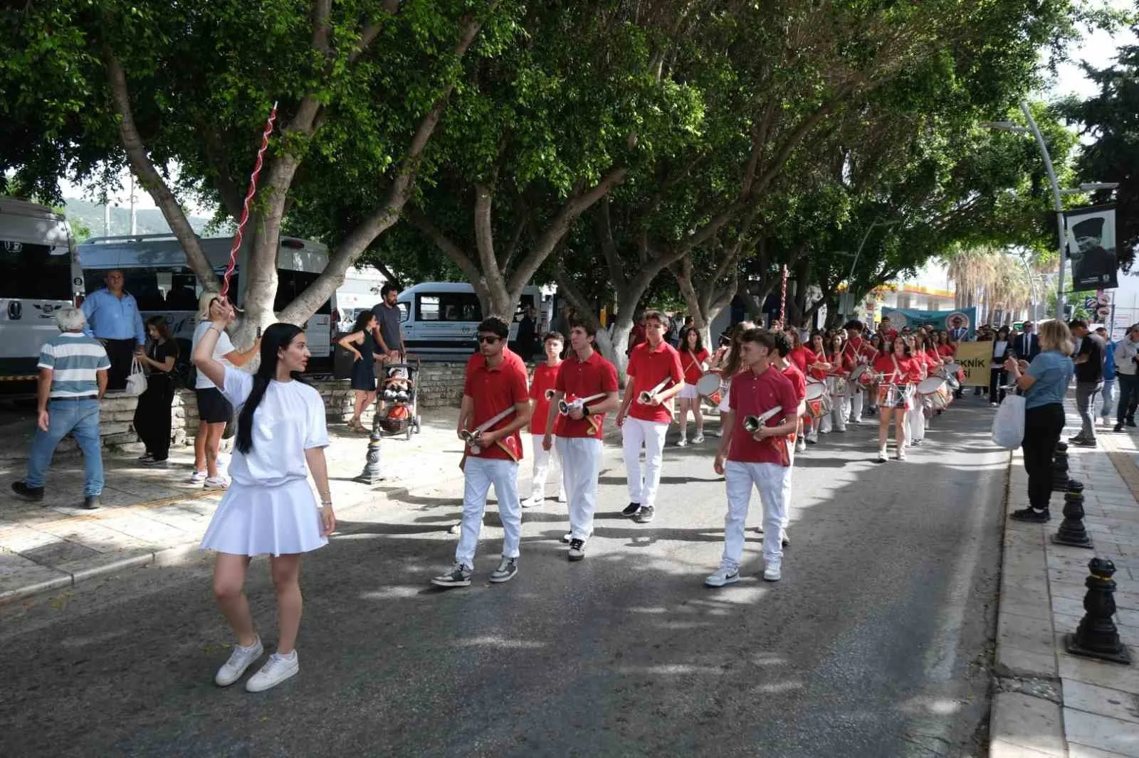 Bodrum'da Engelliler Haftası vesilesiyle düzenlenen kortej yürüyüşü ve özel öğrencilerin