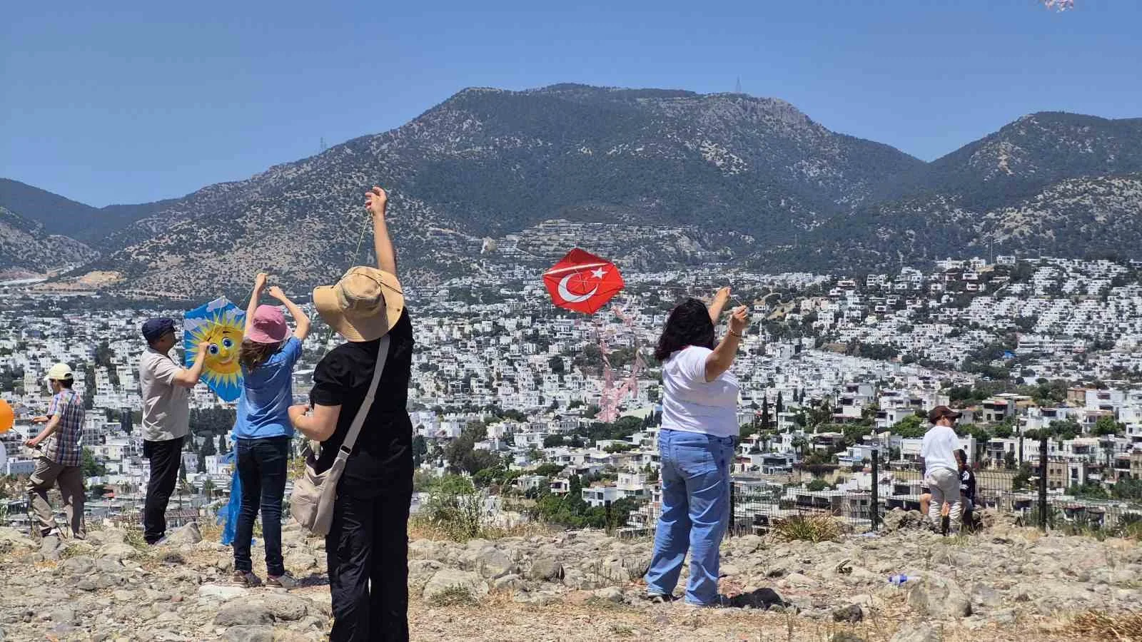 Muğla'nın Bodrum ilçesinde tarihi Değirmenler Tepesi’nde düzenlenen ve renkli görüntülere