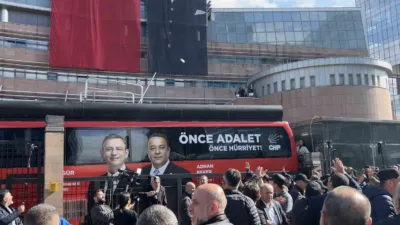 CHP kurultay davasında mahkemenin Özgür Özel yönetimini görevden uzaklaştırıp görevi