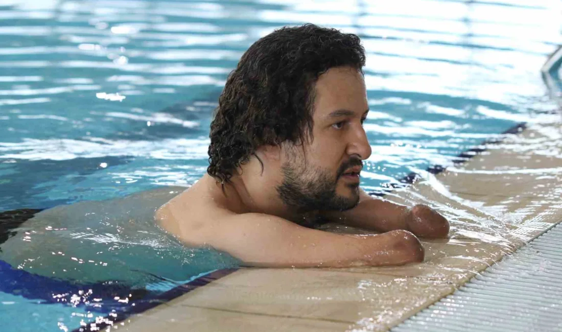 Elleri ve ayakları olmadan dünyaya gelen milli yüzücü Hamit Demir,