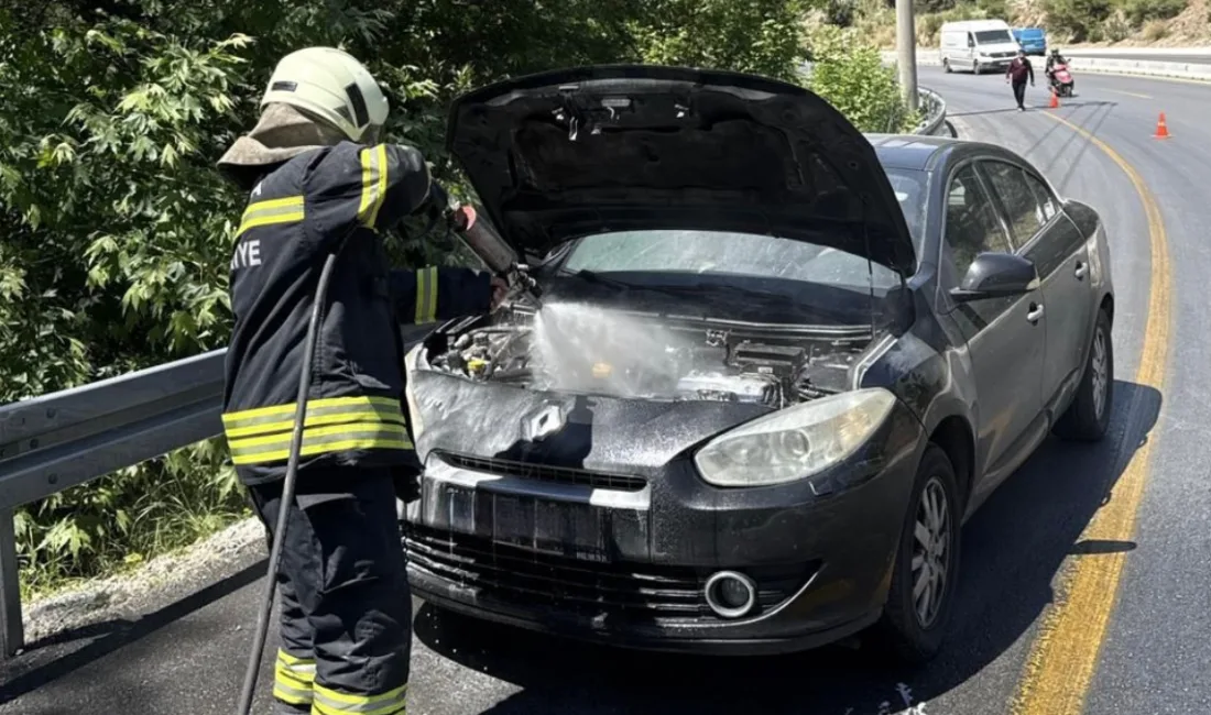 Fethiye Ölüdeniz yolu üzerinde hararet yapan bir araçta çıkan yangın,