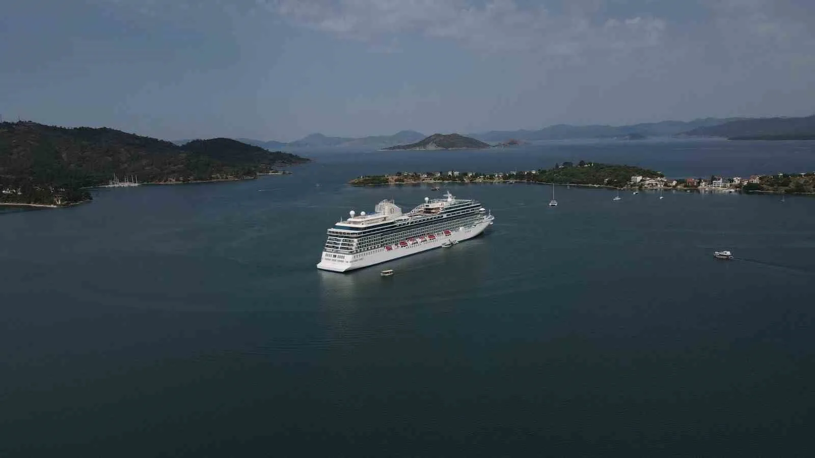 "Allura" isimli kruvaziyer gemisi, 1160 yolcu ve 776 personelle Fethiye’ye