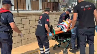 Muğla’nın Fethiye ilçesi açıklarında gezi teknesinde seyir halindeyken yaralanan bir