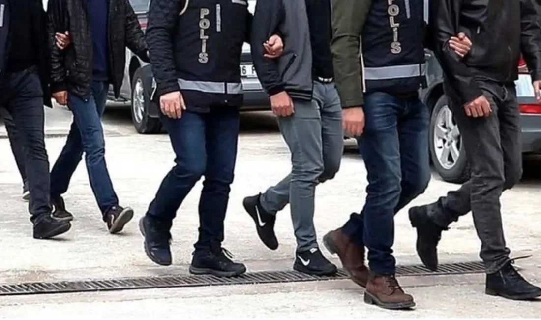Adalet Bakanı Akın Gürlek, İzmir merkezli 8 ilde düzenlenen operasyonla