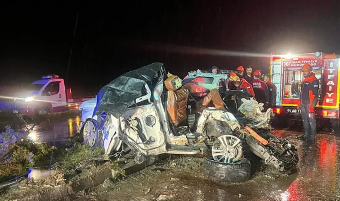 İzmir-Uşak kara yolunda bir tırın karşı şeride geçerek yolcu otobüsü