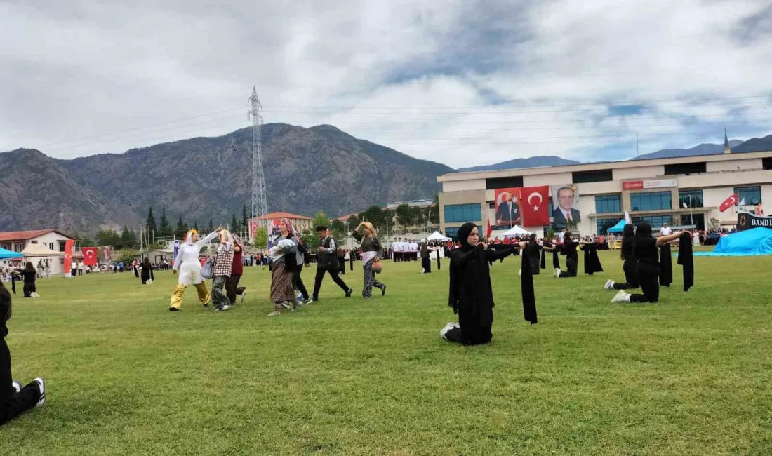 Köyceğiz’de 19 Mayıs Atatürk’ü Anma, Gençlik ve Spor Bayramı, çelenk