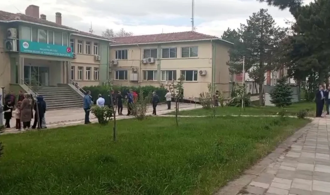 Malatya'da meydana gelen 5.6 büyüklüğündeki deprem sırasındaki panik anları çevre