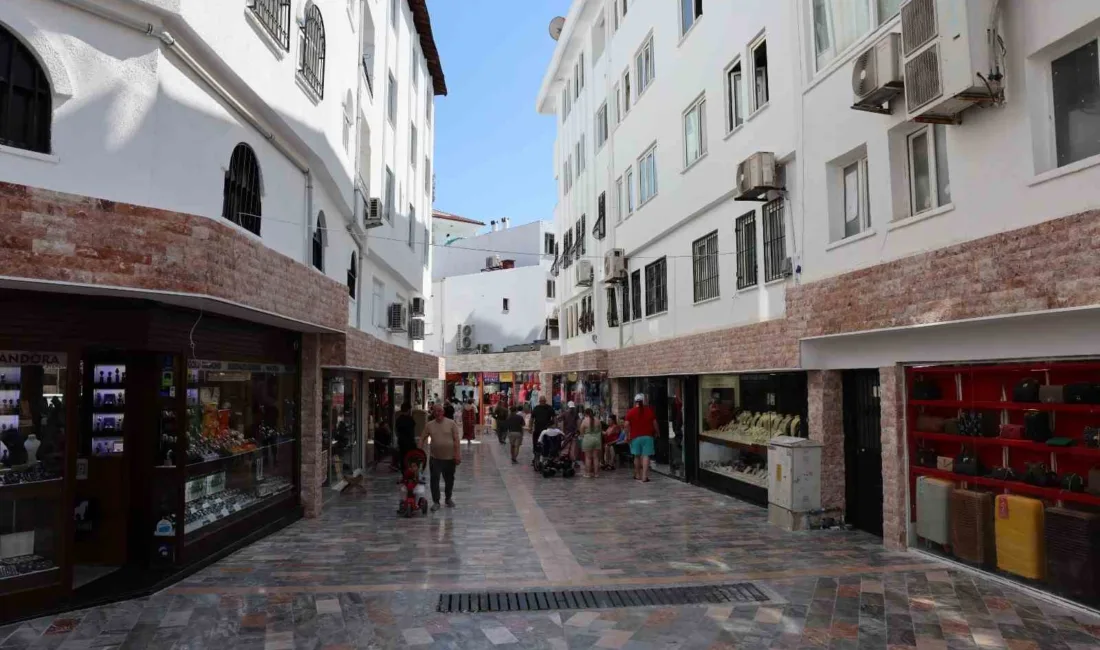 Marmaris Belediyesi’nin yürüttüğü kapsamlı yenileme çalışmalarıyla çarşıdaki 7 sokak, altyapısından