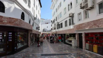 Marmaris Belediyesi’nin yürüttüğü kapsamlı yenileme çalışmalarıyla çarşıdaki 7 sokak, altyapısından