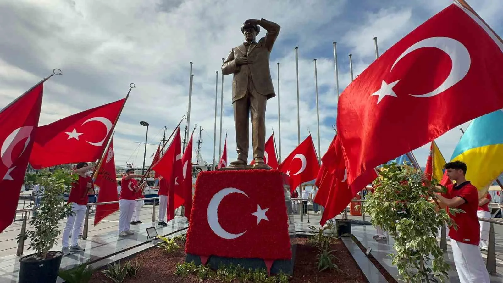 Marmaris’te 19 Mayıs Atatürk’ü Anma, Gençlik ve Spor Bayramı’nın 107.