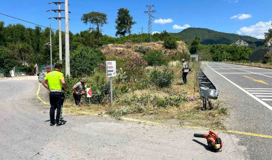 Marmaris Belediyesi ekipleri, bayram öncesinde kent genelinde yol güvenliğini artırmak