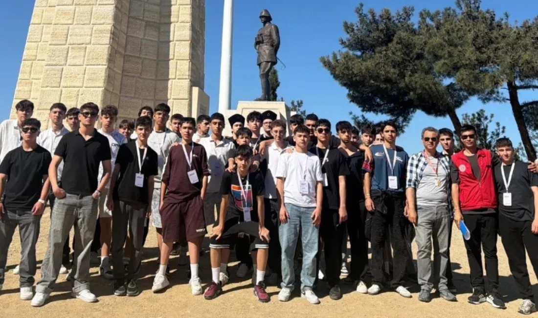 Menteşe Uluslararası Gençlik Merkezi gönüllüleri, "Bir Destandır Çanakkale" programı kapsamında