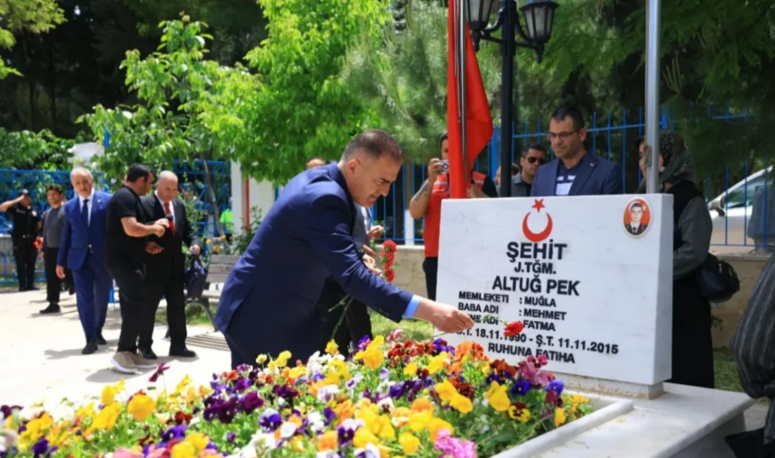 Vali İdris Akbıyık, Kurban Bayramı dolayısıyla Muğla Yeni Mezarlığı’ndaki şehitlikleri