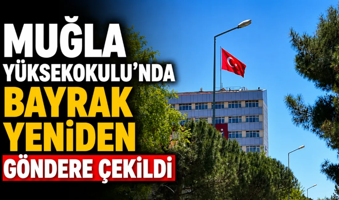 Muğla Meslek Yüksekokulu binasının çatısında bulunan Türk bayrağının, rüzgarın etkisiyle