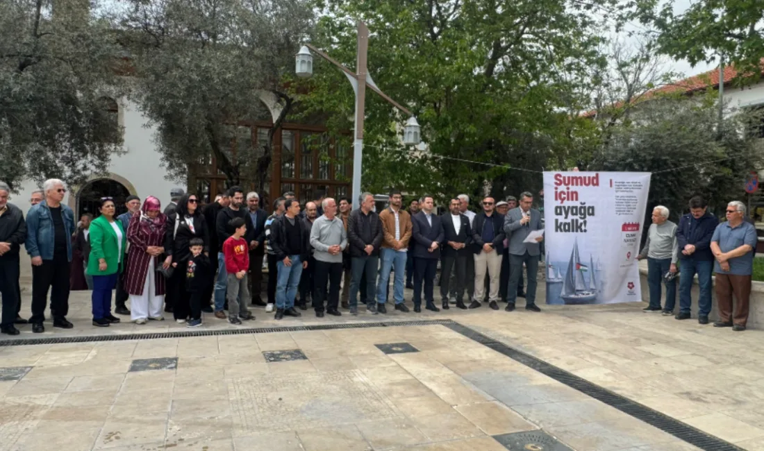 Menteşe’de cuma namazı sonrası bir araya gelen vatandaşlar, Filistin’e destek