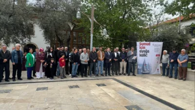 Menteşe’de cuma namazı sonrası bir araya gelen vatandaşlar, Filistin’e destek