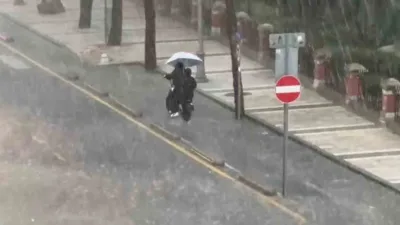 Muğla'da aniden bastıran ve yollarda su birikintileri ile trafik yoğunluğuna