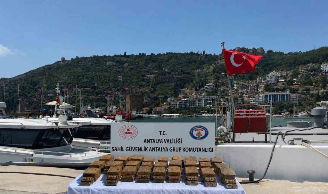 Antalya’nın Alanya ilçesinde sahile vuran şüpheli paketten piyasa değeri yaklaşık