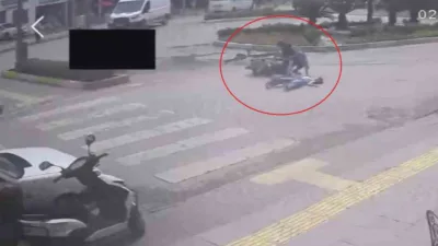 Manavgat Hastane Caddesi’nde bisiklet ve motosikletin çarpıştığı feci kazada, babanın