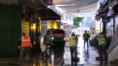 Bodrum Belediyesi Temizlik İşleri Müdürlüğü ekipleri, kent genelindeki rutin temizlik