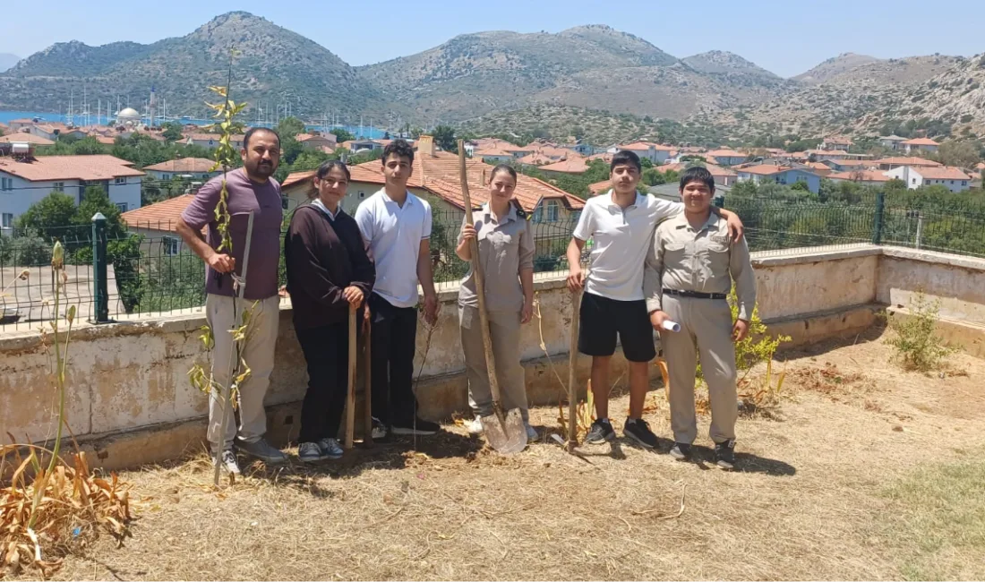 "Marmaris Bozburun Deniz Ticaret Odası Çok Programlı Anadolu Lisesi öğrencileri,