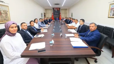 Muğla Valisi Dr. İdris Akbıyık başkanlığında gerçekleştirilen toplantıda, Dalyan Kanalı’nda