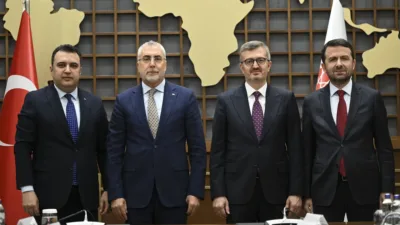 Çalışma ve Sosyal Güvenlik Bakanı Vedat Işıkhan, medya ve iletişim