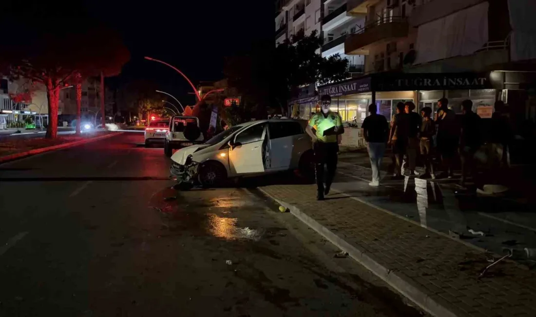 Antalya’nın Gazipaşa ilçesinde kontrolden çıkan bir otomobilin kaldırımdaki çöp konteynerine