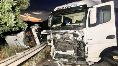 Manisa’nın Kula ilçesinde kontrol çıkarak karşı şeride geçen tırın başka