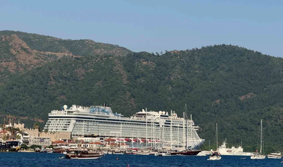 Marmaris'te üç gün üst üste limana yanaşacak olan Aroya Manara,