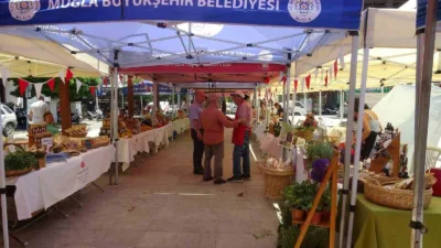 Menteşe ilçesindeki tarihi Kurşunlu Meydanı’nda şenlik havasında gerçekleştirilen Slow Food