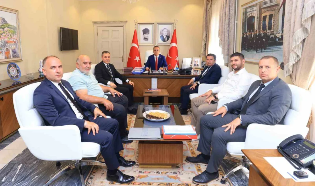 Muğla Valisi Dr. İdris Akbıyık, Türk Kızılay Güney Ege Kan