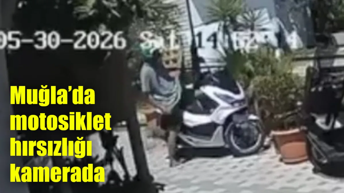 Muğla’nın Ula ilçesine bağlı Akyaka Mahallesi’nde bir otelin önünde anahtarı