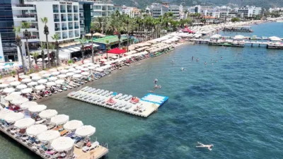 Muğla’nın dünyaca ünlü turizm merkezi Marmaris’te, okulların yaz tatiline girmesiyle
