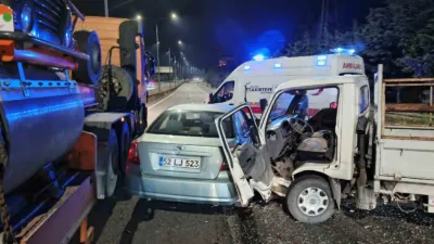 Ordu’nun Ünye ilçesinde iki aracın çarpışması sonucu meydana gelen trafik
