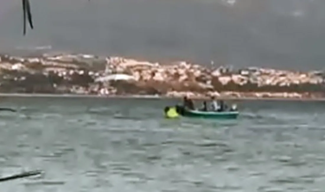 Aydın’ın Kuşadası ilçesi Kadınlar Denizi Mahallesi açıklarında kontrolden çıkarak ters