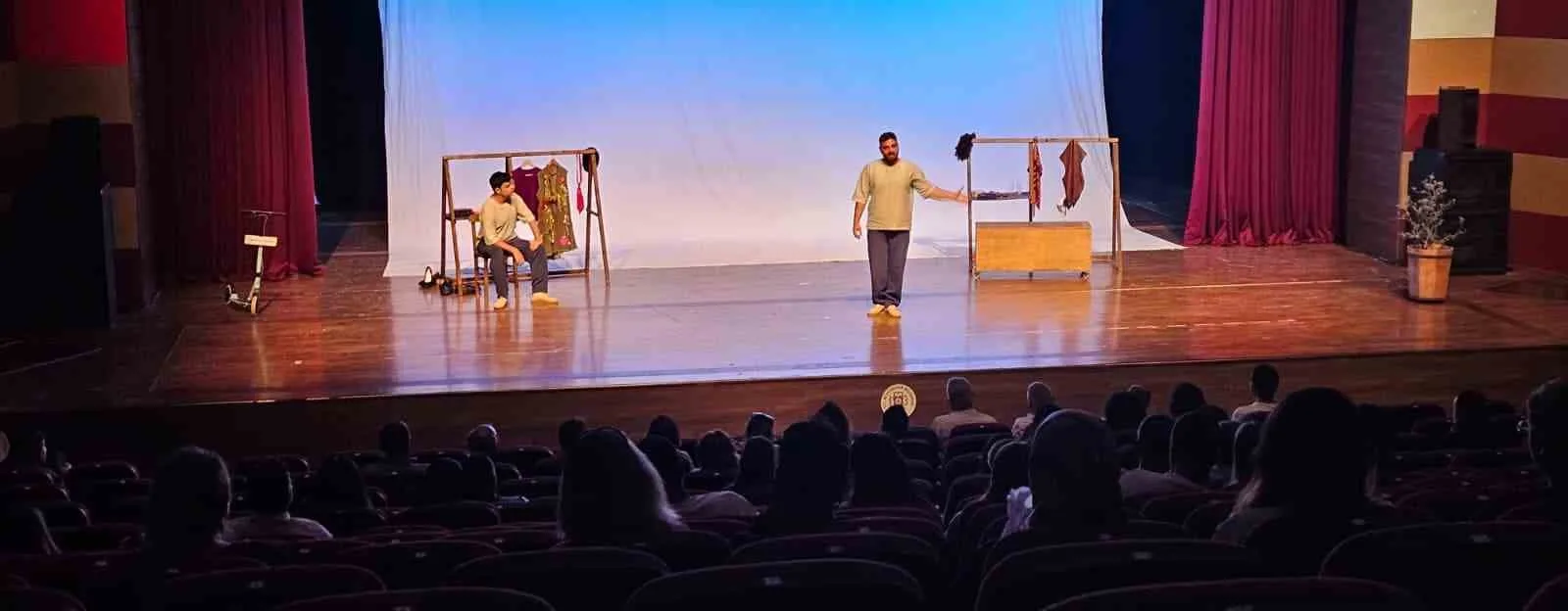 Bodrum Belediyesi Şehir Tiyatrosu Muğla’da sanatseverlerle buluştu Bodrum Belediyesi Şehir Tiyatrosu Muğla’da sanatseverlerle buluştu